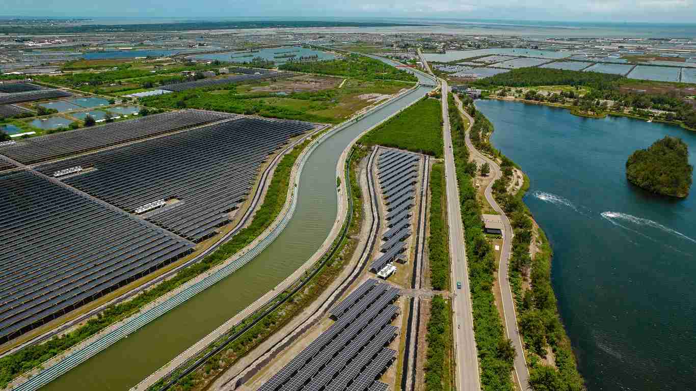 万利能源事业提供智慧能源管理、、、、太阳能监控管理、、全方位电厂建置及运维解决方案，，，并拥有管理超过6000案场的经验